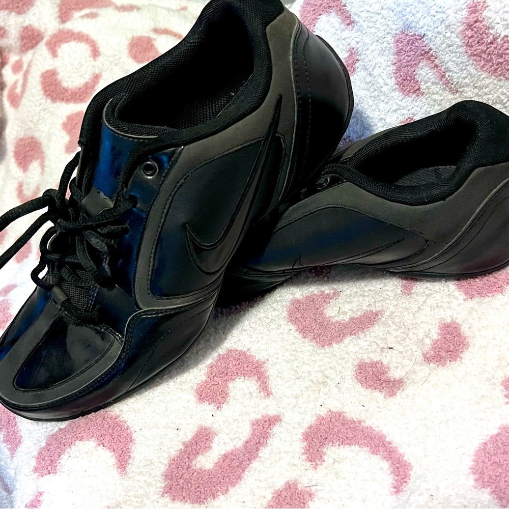 Nike dance or cheer shoes- very gently used Women’s 9.5